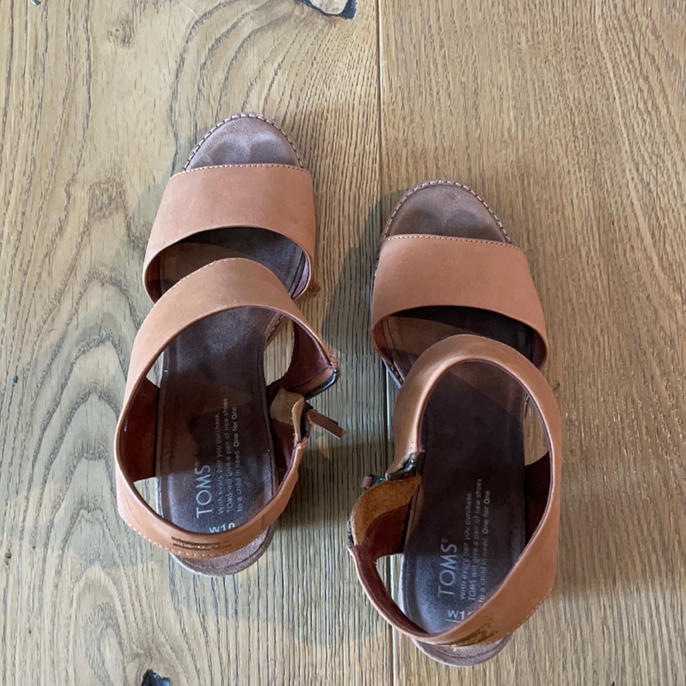 Tom’s brown sandals.